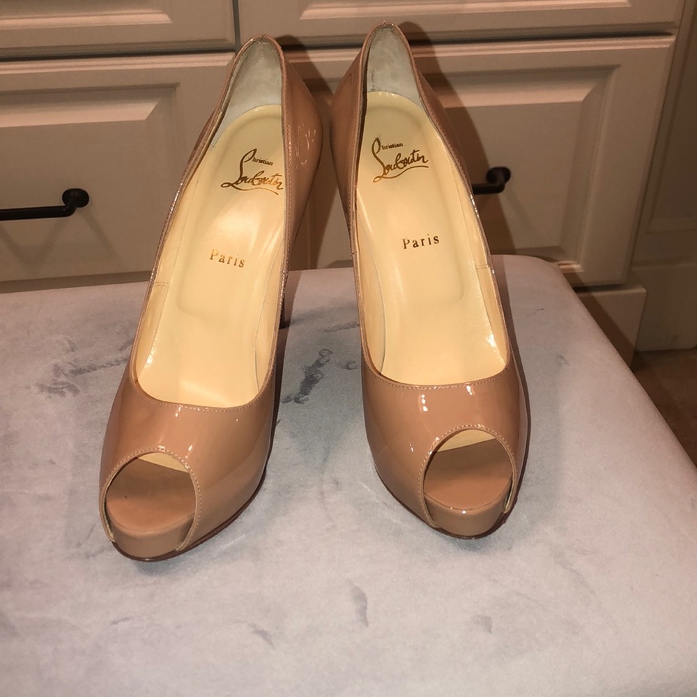 Christian Louboutin New Very Prive Nude heels